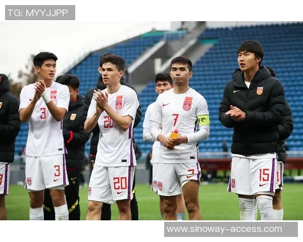 国足对阵韩国黄健翔激情解说引发球迷热议与期待