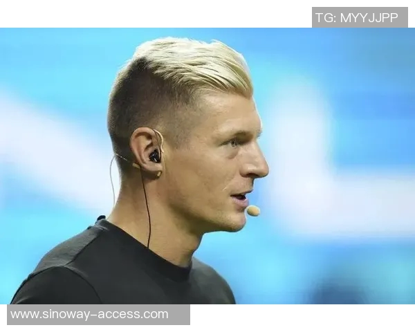 克罗斯：从足球天才到战术大师的华丽转身与职业生涯的深度解析